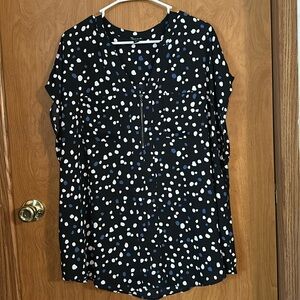 Torrid Plus Georgette Zip-Front Dolman black w/ white and blue dot Blouse sz 2